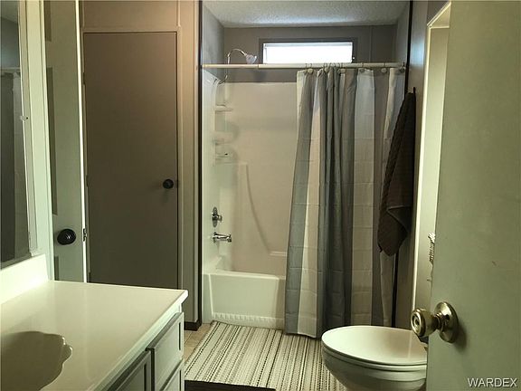 4th image of 586 E Gordon Dr