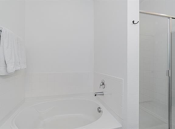 4th image of 613 Upton Ave