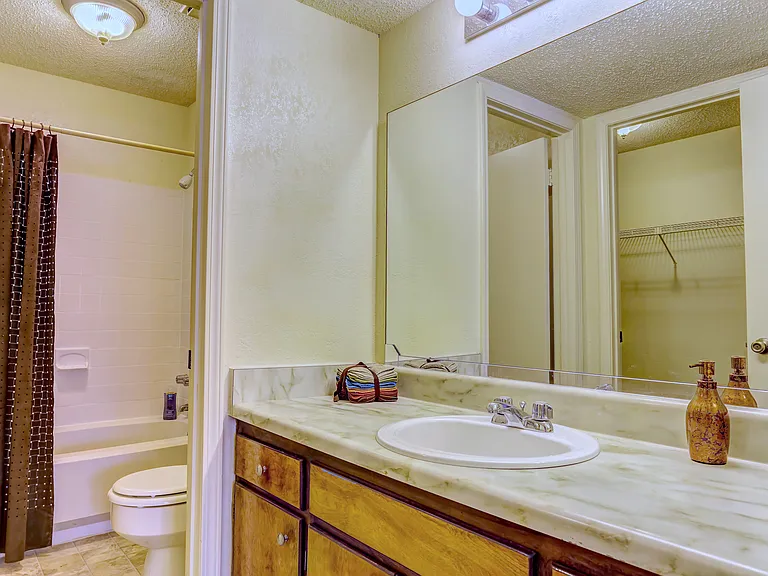 Starline Apartments — Photo 17