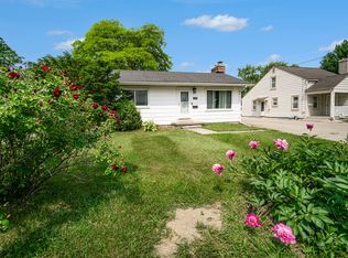 111 N Maple Rd, Saline, MI 48176