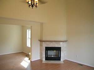 4th image of 196 Castle Dr