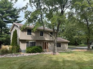 9718 Knolltop Rd, Union, IL 60180