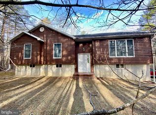 241 Creekview Ln, Berkeley Springs, WV 25411
