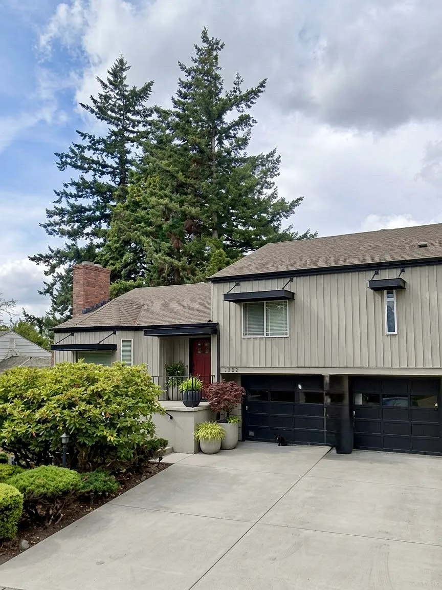 1427 SW 66th Ave — Photo 3