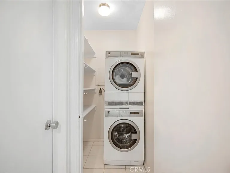 121 Sinclair Ave #206 — Photo 15
