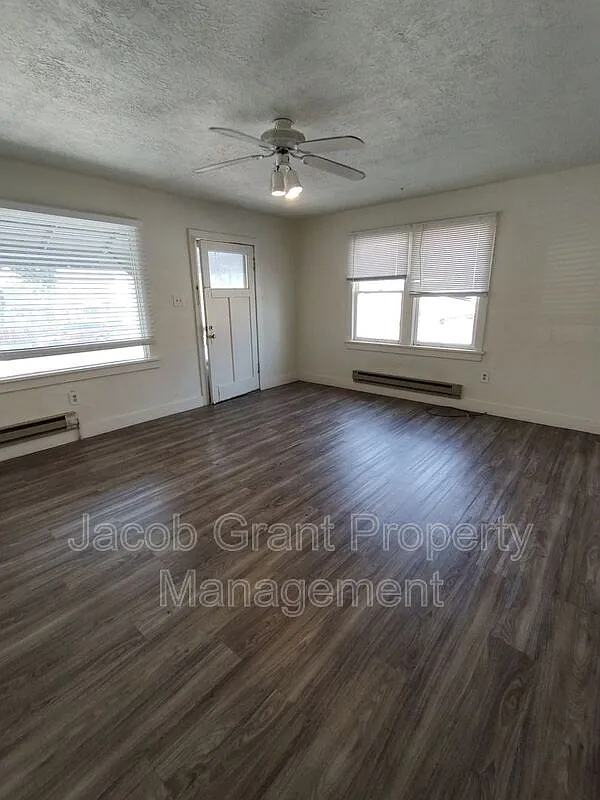 1 bed, 1.0 bath, 800 sqft, $650 — Photo 2
