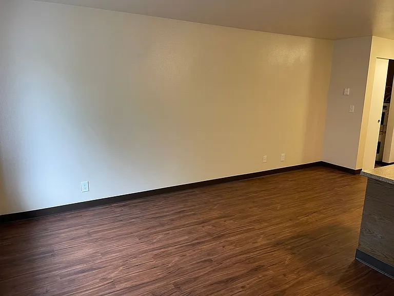 Hill House Apartments — Photo 11