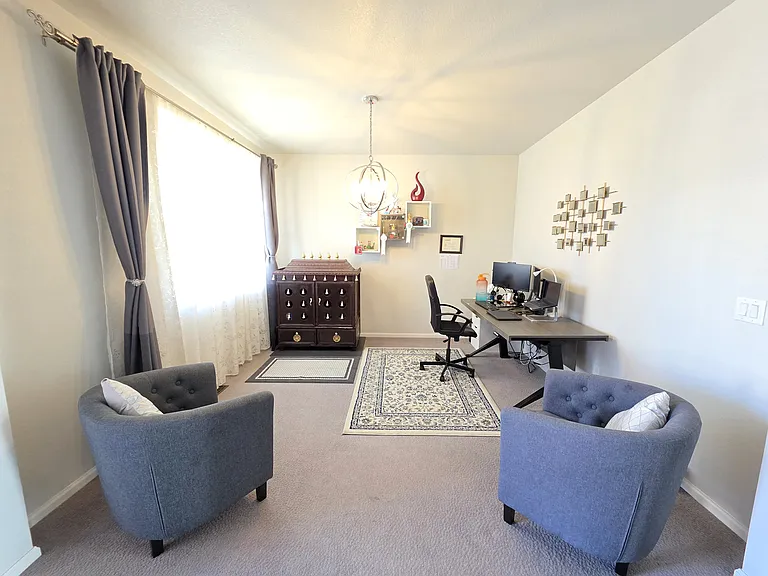 Office/flex room