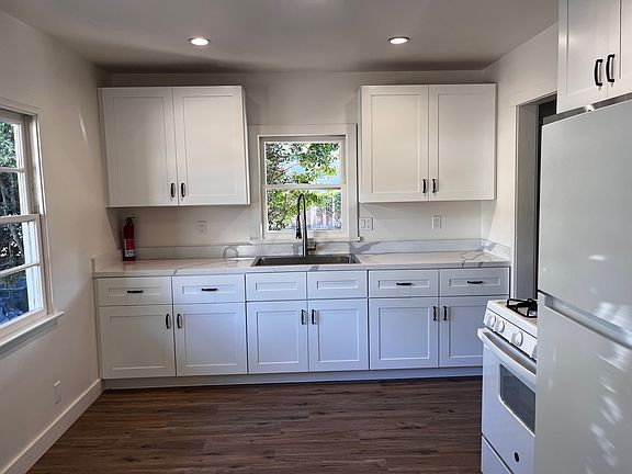 3rd image of 142 N Tassajara Dr