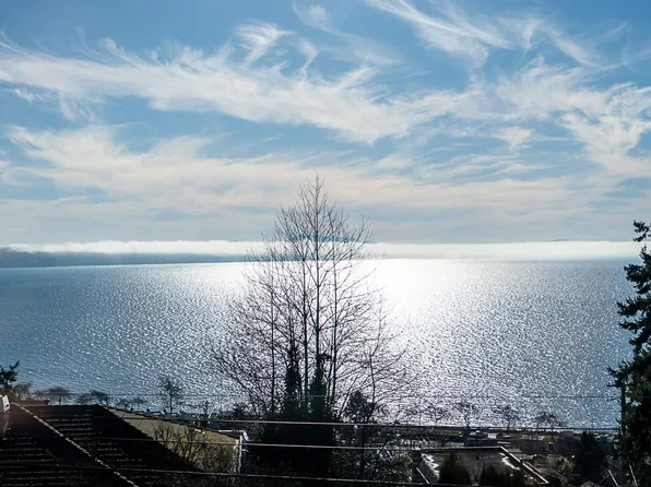 14815 Hardie Ave, White Rock, BC V4B 2H6