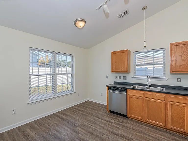 610 Pepperbush Dr — Photo 7