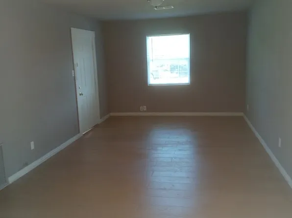 2908 Templeton St, Greenville, TX 75401