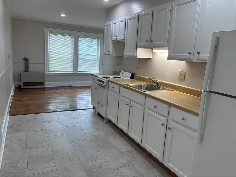 690 Congress St #3 — Photo 9