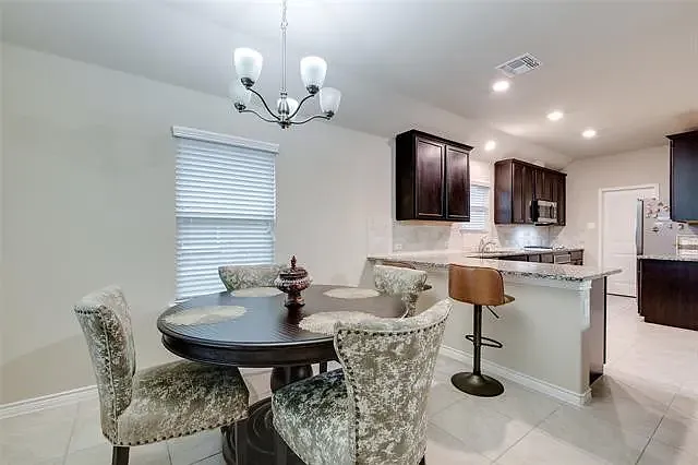 4 bed, 1609 sqft, $2,475 — Photo 4