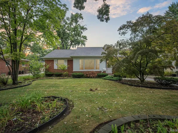 18870 Beverly Rd, Beverly Hills, MI 48025