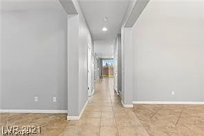 3 bed, 2.5 bath, 1920 sqft, $2,200 — Photo 2