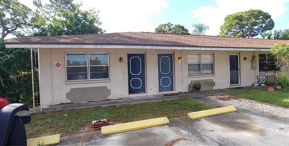 1st image of 201 NE Jefferson Cir N #1