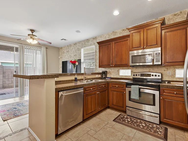 12034 W Polk St — Photo 20
