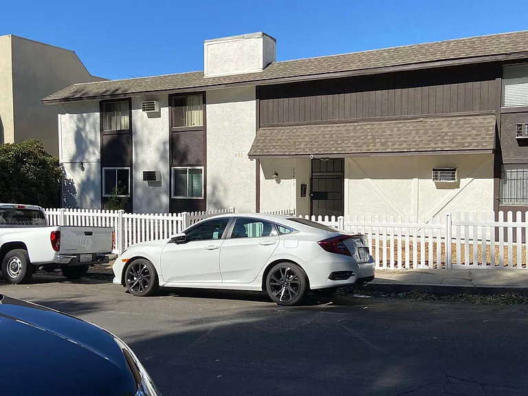22411 Del Valle St #8 — Photo 5