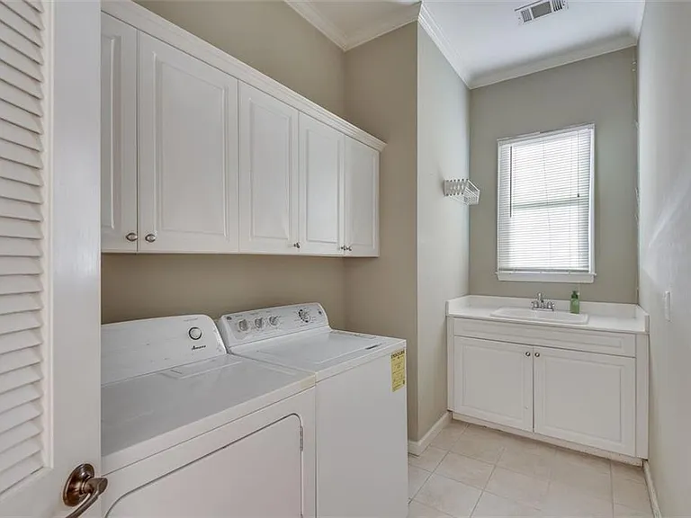 240 Lullwater Ct — Photo 22