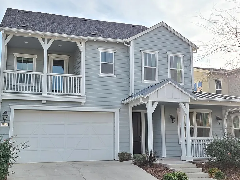 1066 Forbes Ln — Photo 3