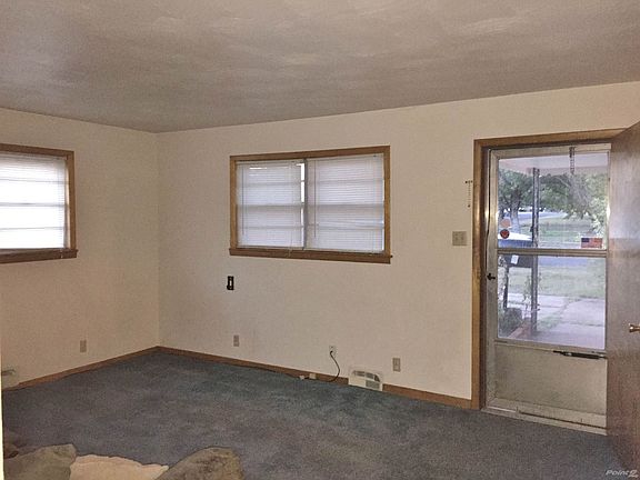 FRONT LIVING AREA