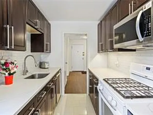 1840 211th St APT 4E, Bayside, NY 11360