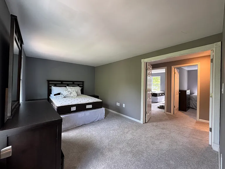 15 Running Ct — Photo 21