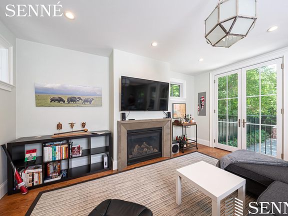 4th image of 43 Essex St #2R