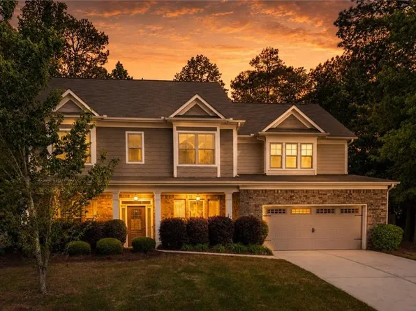 5645 Pleasant Woods Dr, Flowery Branch, GA 30542