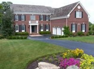 23822 N Lookout Pointe Rd, Lake Barrington, IL 60010