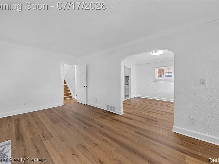 13527 Winthrop St — Photo 8