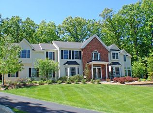 8 Mayfair Ln, Andover, NJ 07821