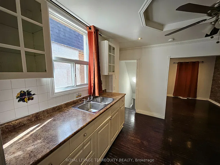14 Hollis St — Photo 6