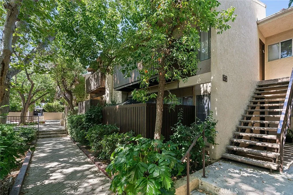 2 bed, 870 sqft, $2,450 — Photo 1
