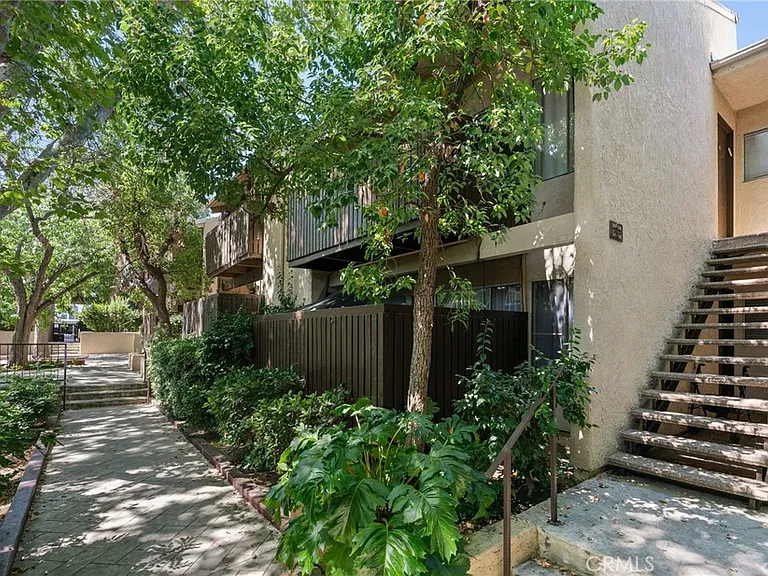 18350 Hatteras St #267 — Photo 1