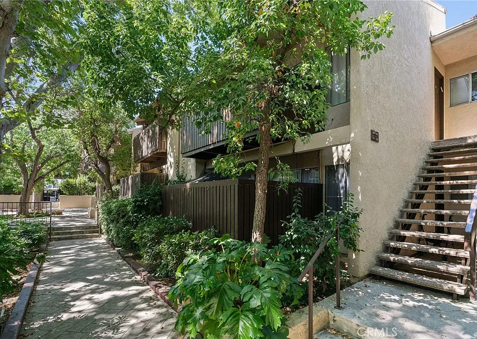 18350 Hatteras St #267
