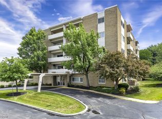 2039 Wooster Rd #14D, Rocky River, OH 44116
