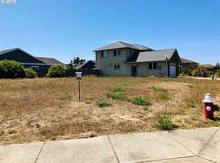 2611 Harrison Ave SW, Bandon, OR 97411