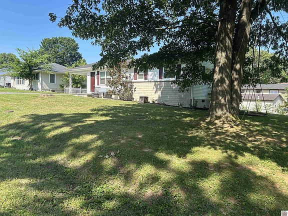 4th image of 560 Evergreen St
