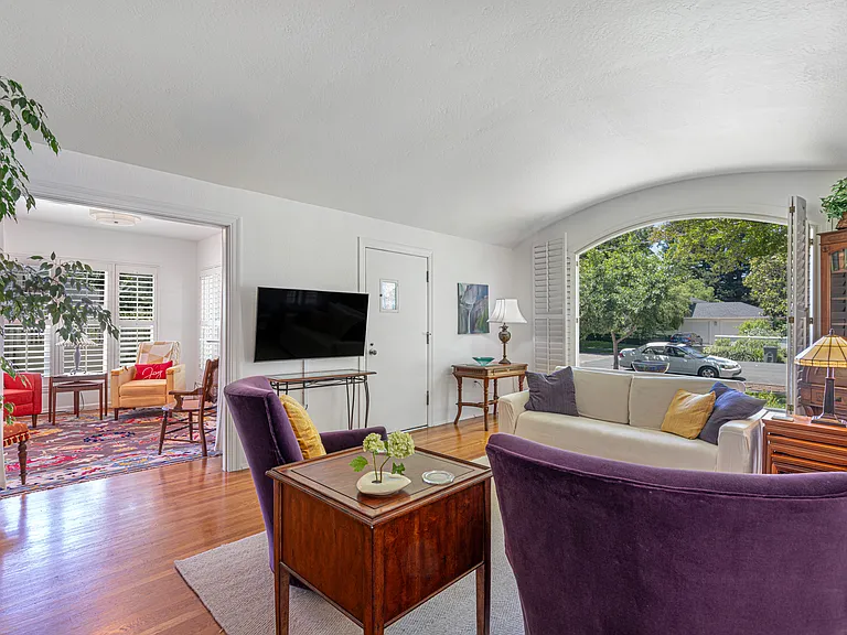1208 McDonald Ave — Photo 4