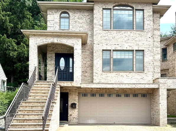 550 3rd St, Palisades Park, NJ 07650