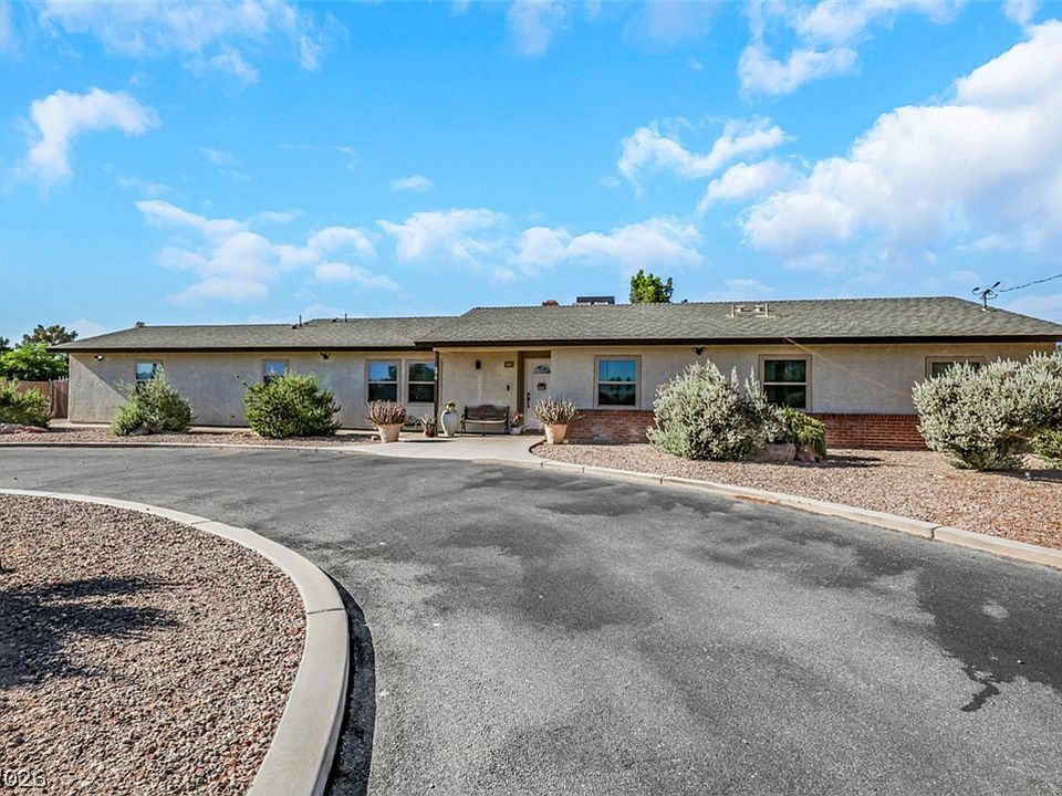 1st image of 2715 E Hacienda Ave
