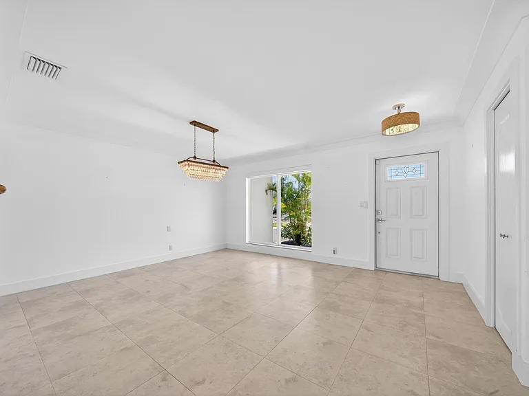 6251 NE 20th Ter — Photo 30