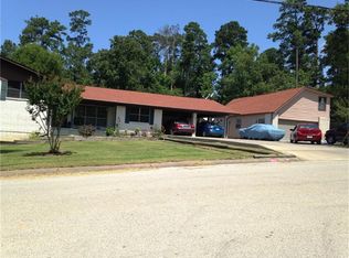 517 W Lake Dr, Livingston, TX 77351