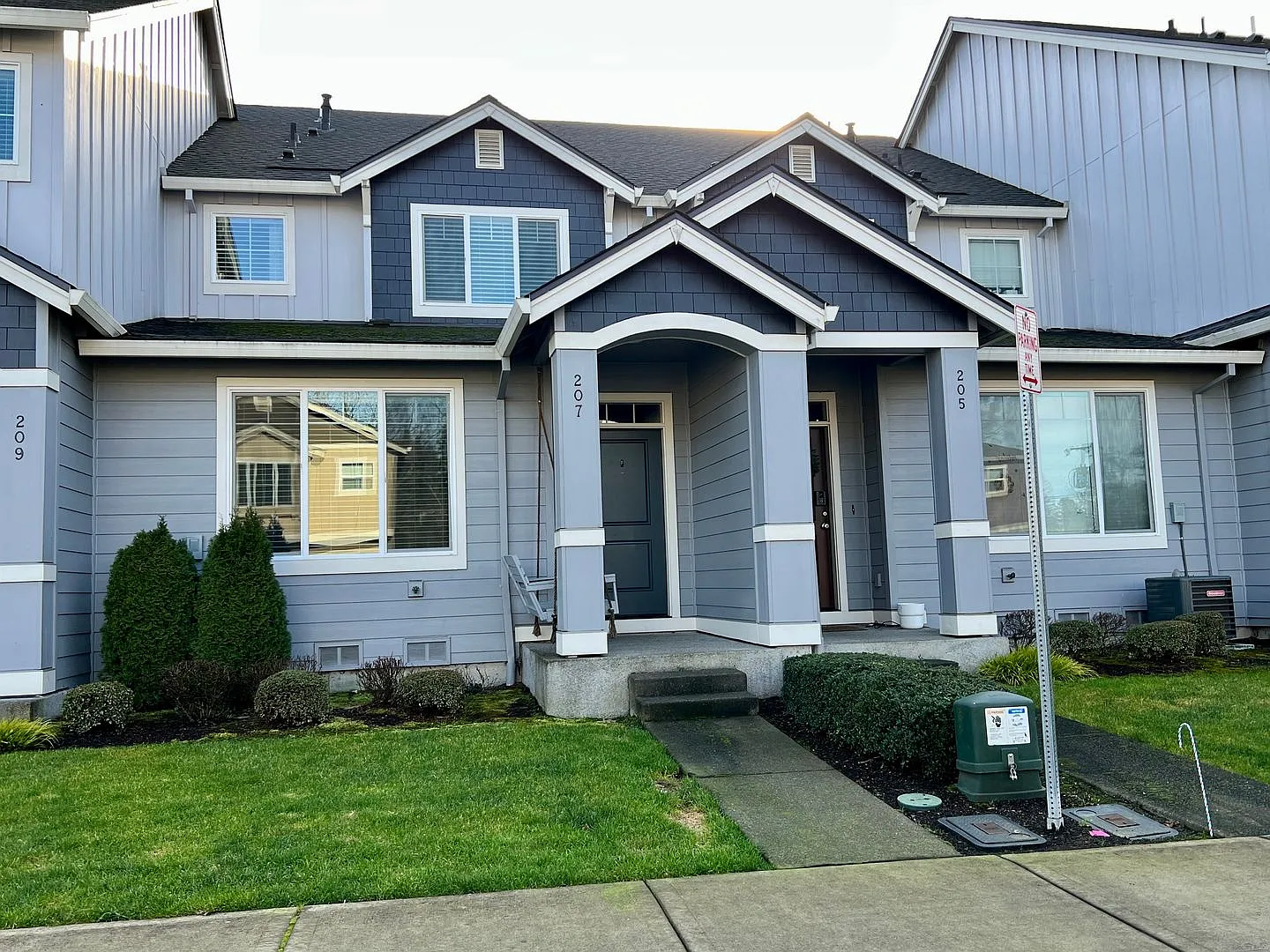 West Townhome Near Downtown Vancouver — Photo 2