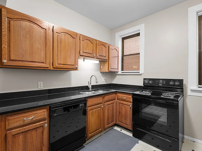 6010 Waterman Blvd — Photo 7