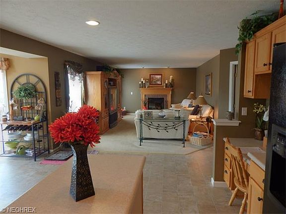4th image of 642 Brookwood Ct