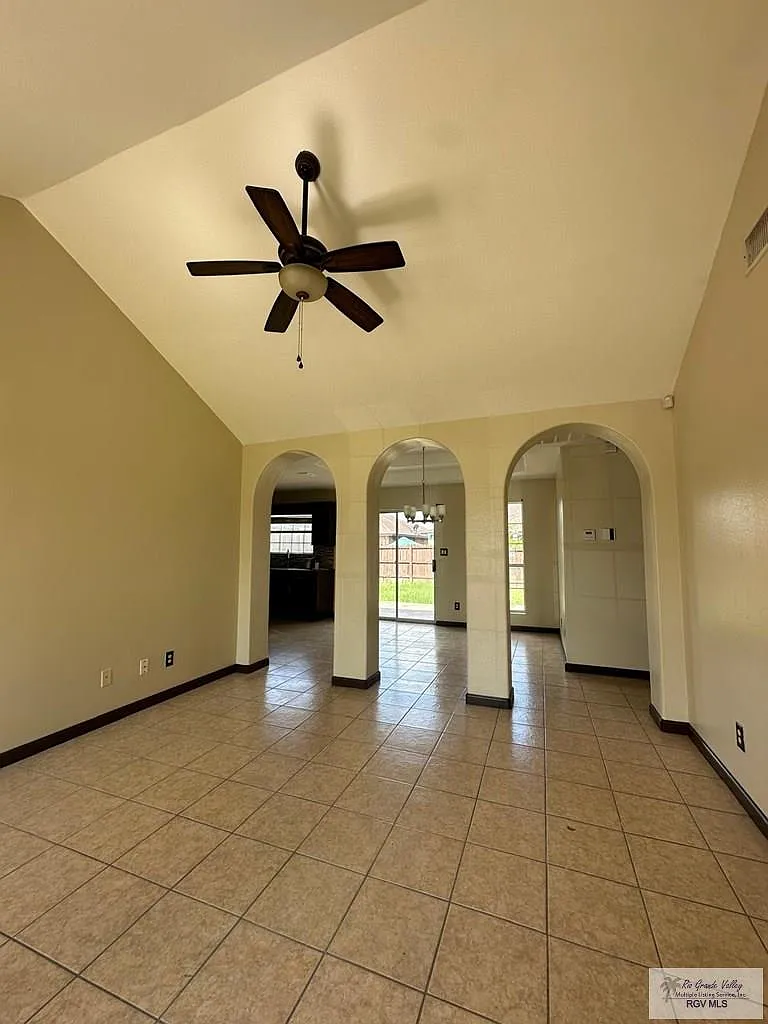 3 bed, 2.0 bath, 1214 sqft, $1,750 — Photo 4