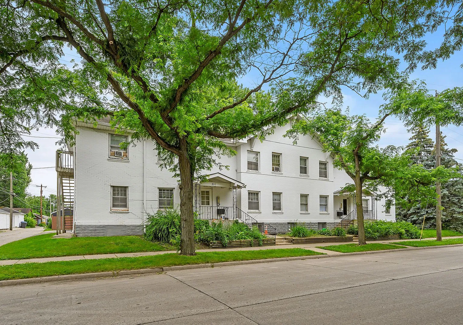 Cute Studio with a Gorgeous View! Located in the Longfellow Neighborhood — Photo 1